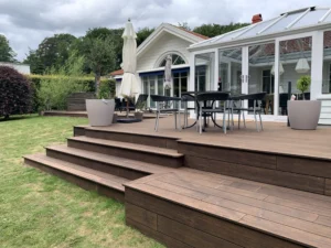 Træterrasse i flere niveauer